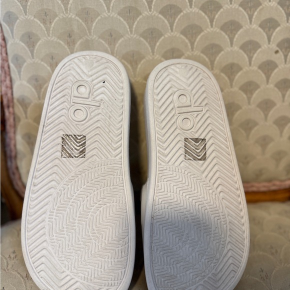 Unisex IT Slide - Picture 7 of 8